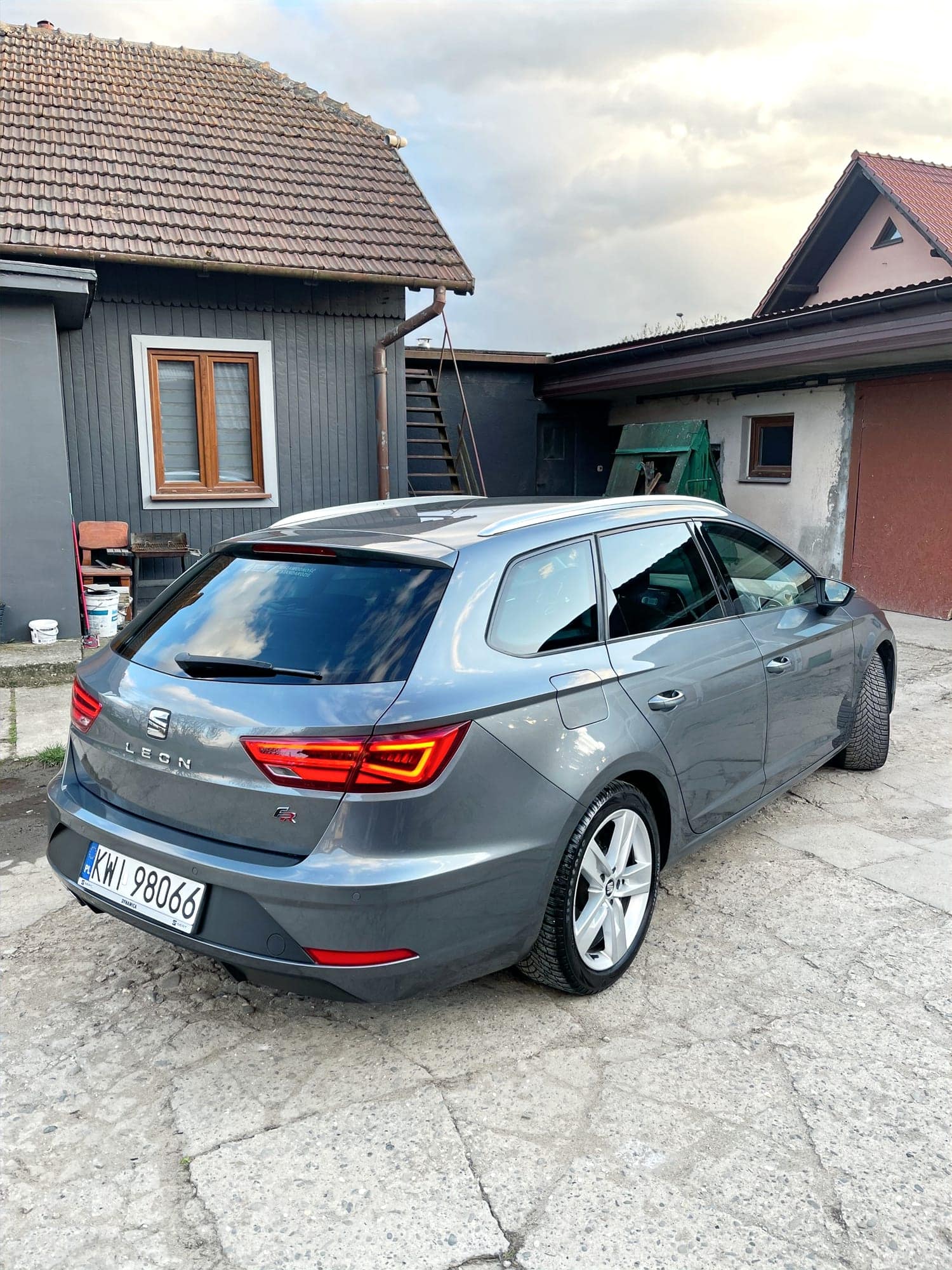 Szary Seat Leon kombi po korekcie i powłoce elastomerowej